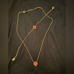 Elegant, red gold clover bracelet set